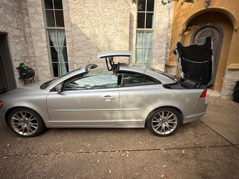 Used 2007 Volvo C70 T5 image 2