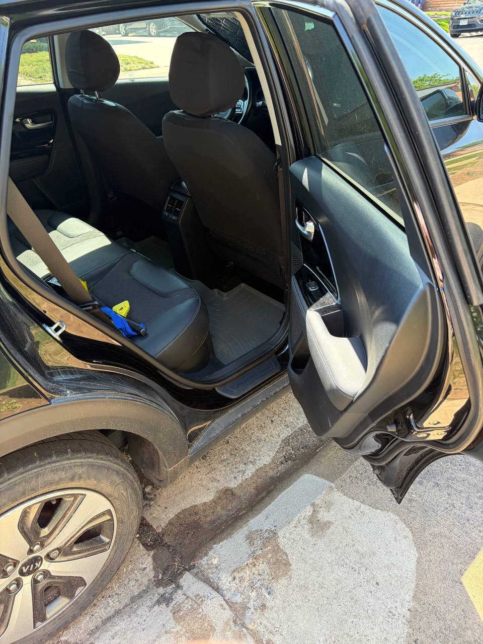 Used 2018 Kia Niro EX FWD image 11