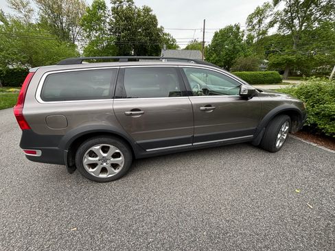 Used 2011 Volvo XC70 T6 AWD/4WD image 4