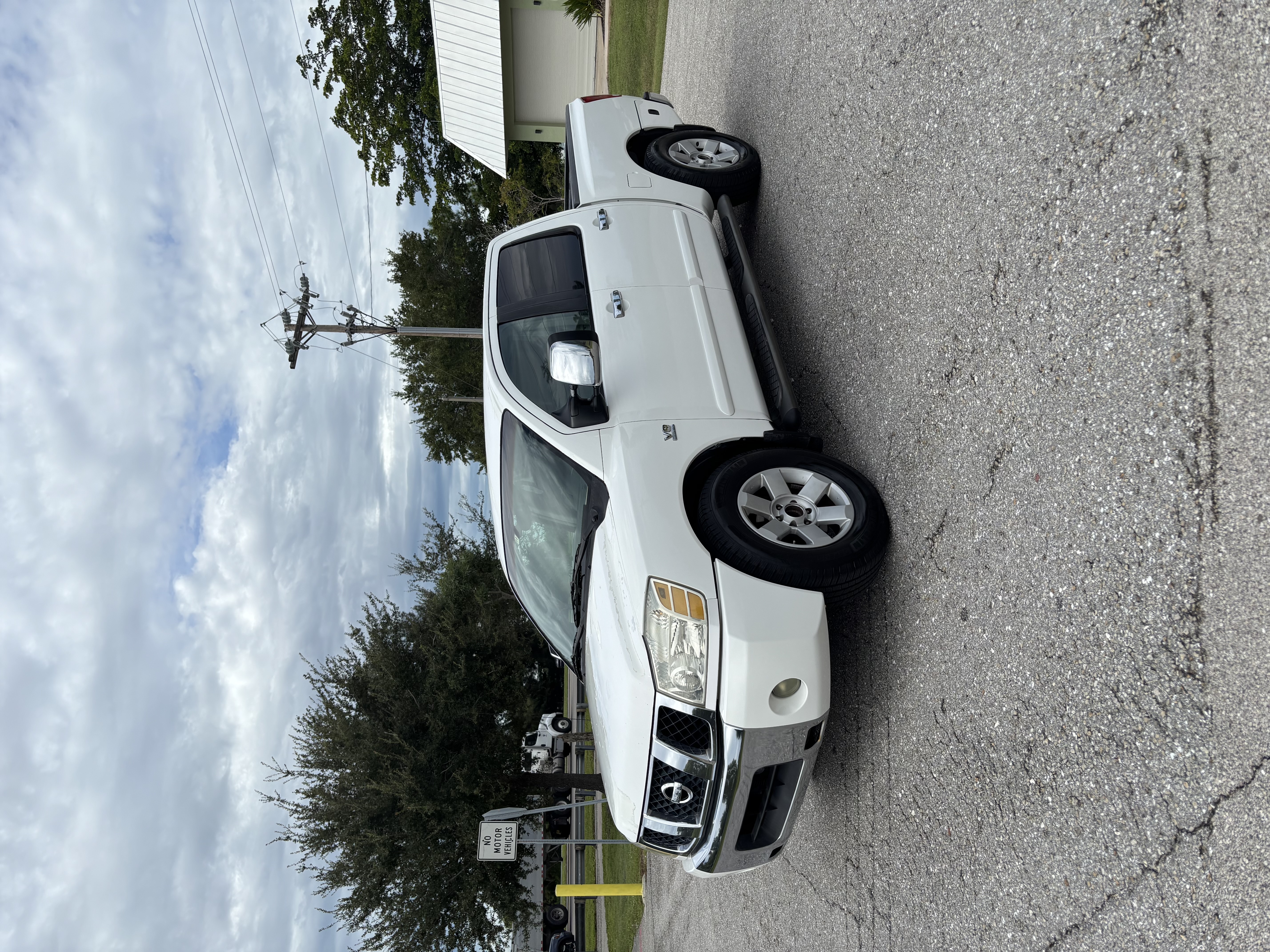 Used 2004 Nissan Titan LE w/ (Tow) Big Tow Pkg RWD image 4
