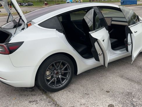 Used 2018 Tesla Model 3 Long Range image 4
