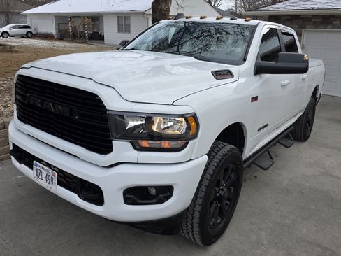 Used 2019 RAM 2500 Big Horn w/ Night Edition image 4