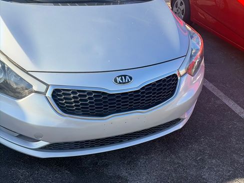 Used 2016 Kia Forte LX FWD image 2