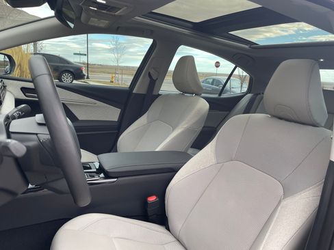 Used 2025 Toyota Camry XLE image 9