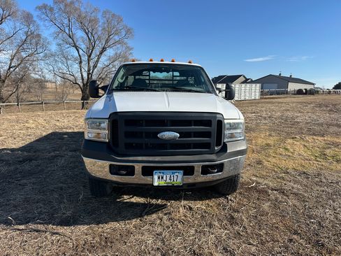 Used 2007 Ford F350 4x4 Regular Cab DRW Super Duty image 4