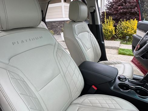 Used 2016 Ford Explorer Platinum image 21