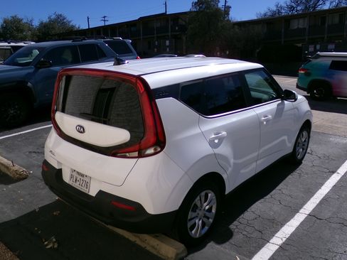 Used 2021 Kia Soul LX image 6