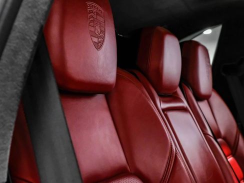 Used 2016 Porsche Cayenne Turbo S AWD/4WD image 31