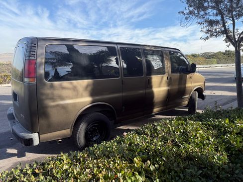 Used 2002 GMC Savana 2500 Passenger image 21