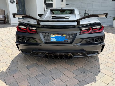 Used 2023 Chevrolet Corvette Z06 w/ Z07 Performance Package RWD image 6