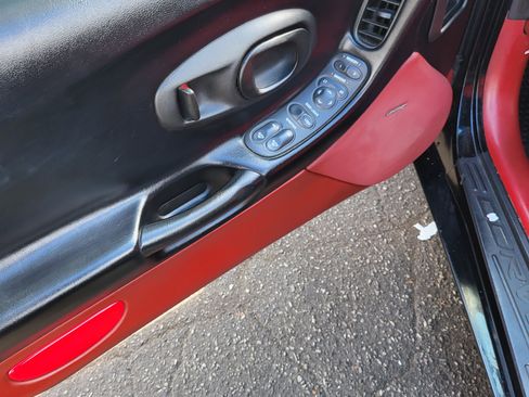 Used 1999 Chevrolet Corvette Coupe 2D w/ Roof Pkg image 9