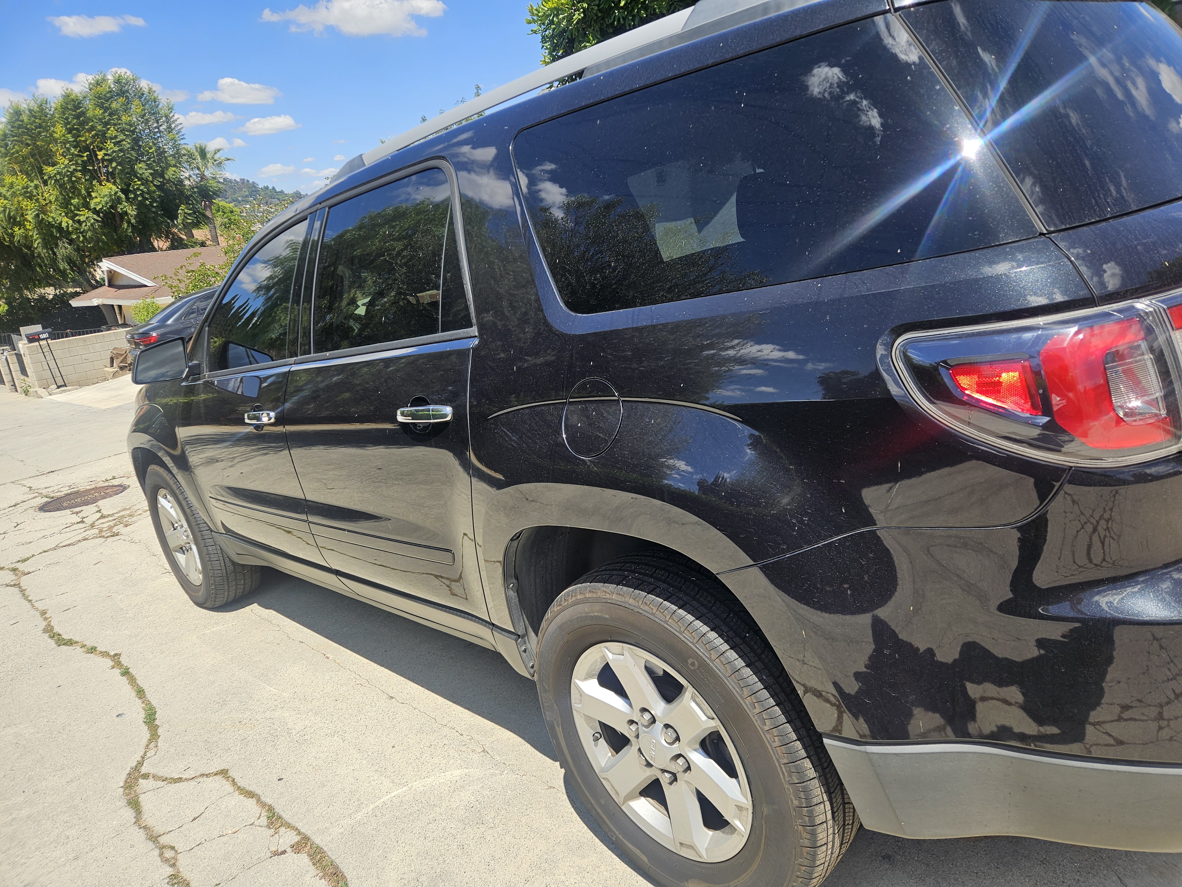 Used 2015 GMC Acadia SLE FWD image 4