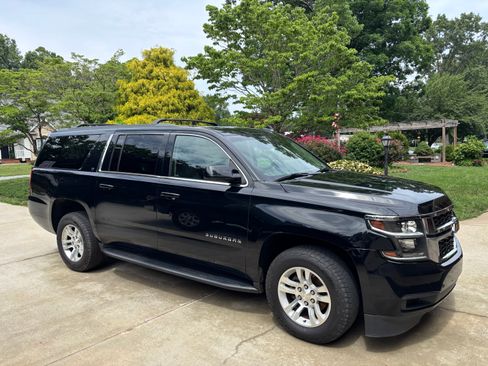 Used 2018 Chevrolet Suburban LT RWD image 15