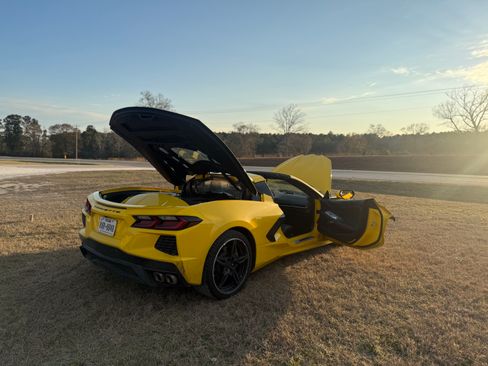Used 2025 Chevrolet Corvette Stingray Coupe w/ 1LT image 18