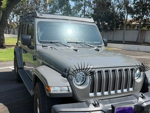 Used 2018 Jeep Wrangler Unlimited Sahara AWD/4WD image 2
