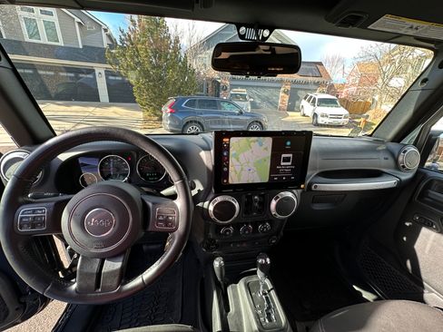 Used 2016 Jeep Wrangler Unlimited Sahara w/ Connectivity Group image 9