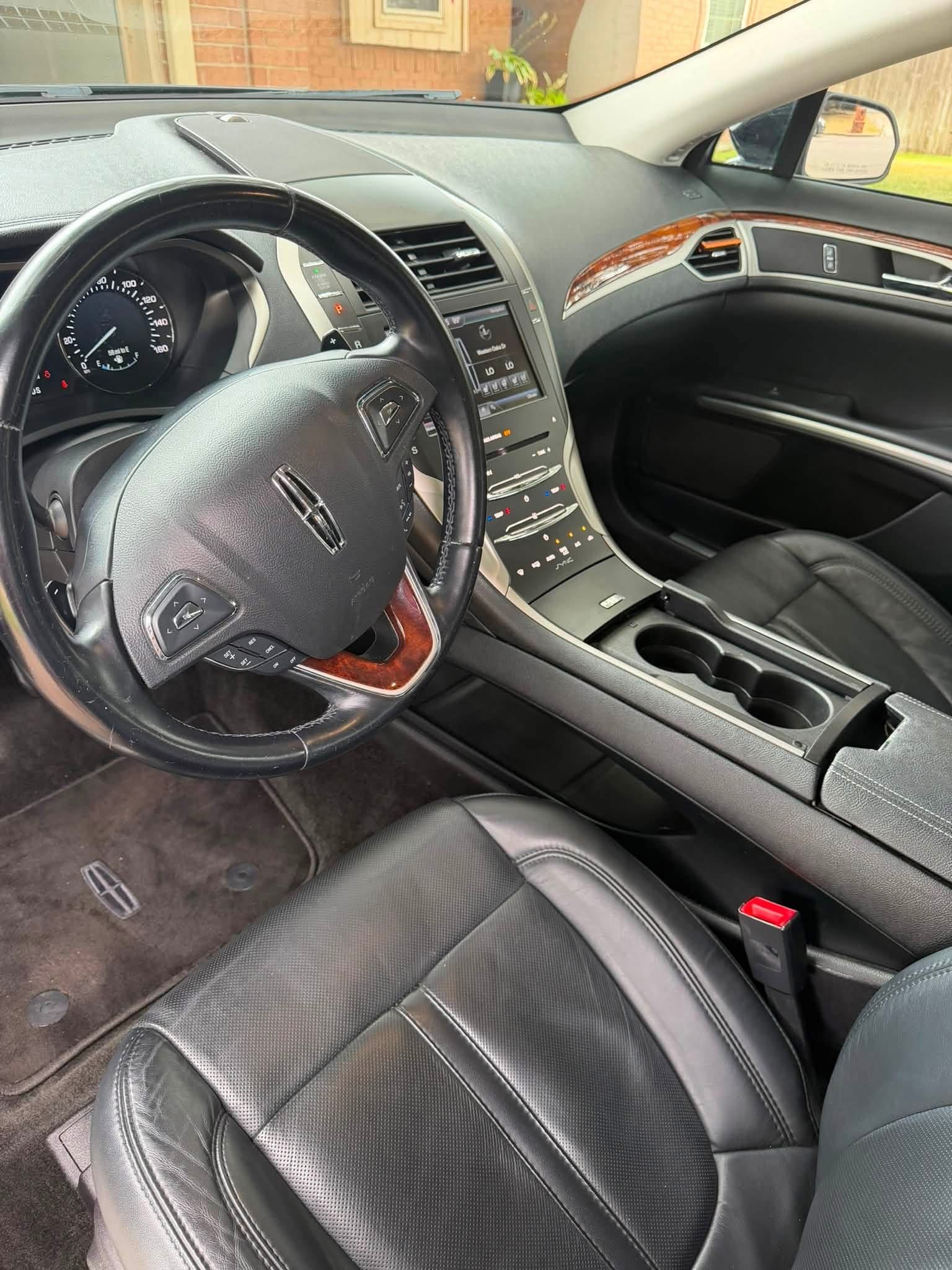 Used 2016 Lincoln MKZ w/ Equipment Group 300A Reserve FWD image 10