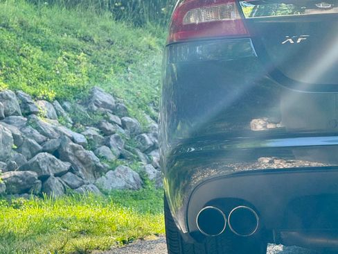 Used 2011 Jaguar XF Premium image 1