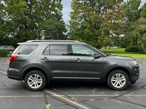 Used 2018 Ford Explorer XLT w/ Equipment Group 201A AWD/4WD image 12