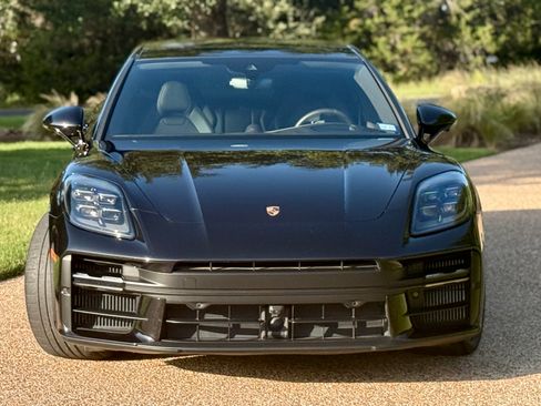 Used 2024 Porsche Panamera image 2