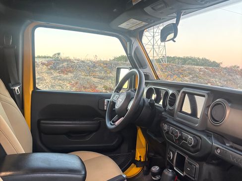 Used 2021 Jeep Wrangler Sport image 12