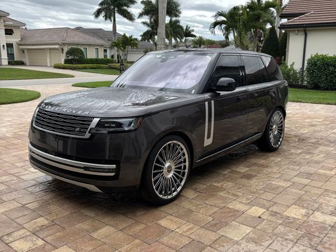 Used 2023 Land Rover Range Rover First Edition image 5
