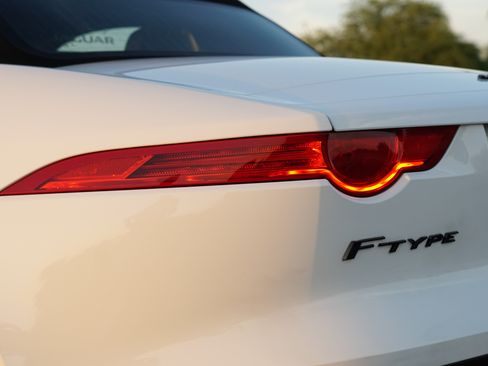 Used 2014 Jaguar F-TYPE S RWD image 23