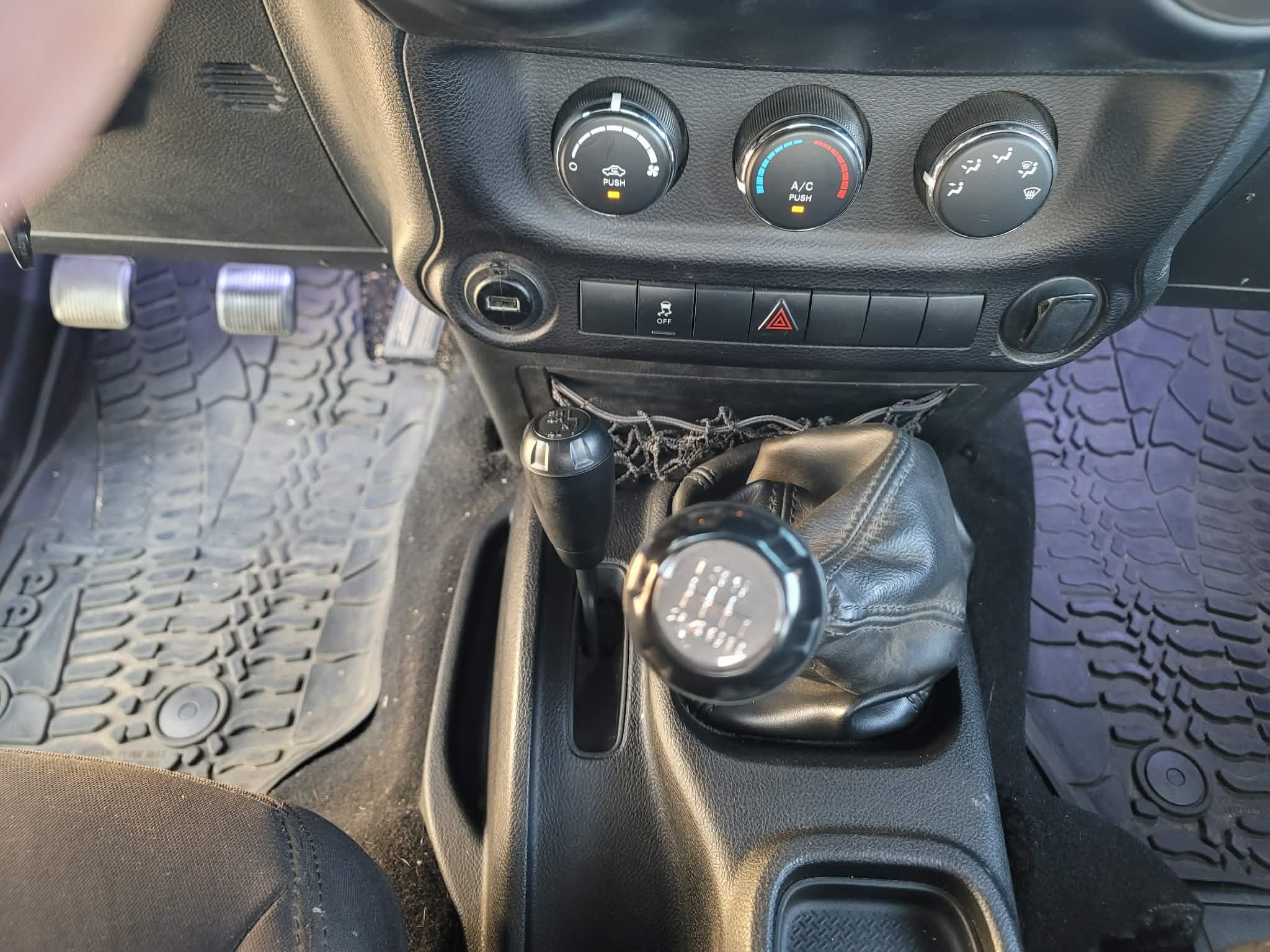 Used 2015 Jeep Wrangler Sport AWD/4WD image 30