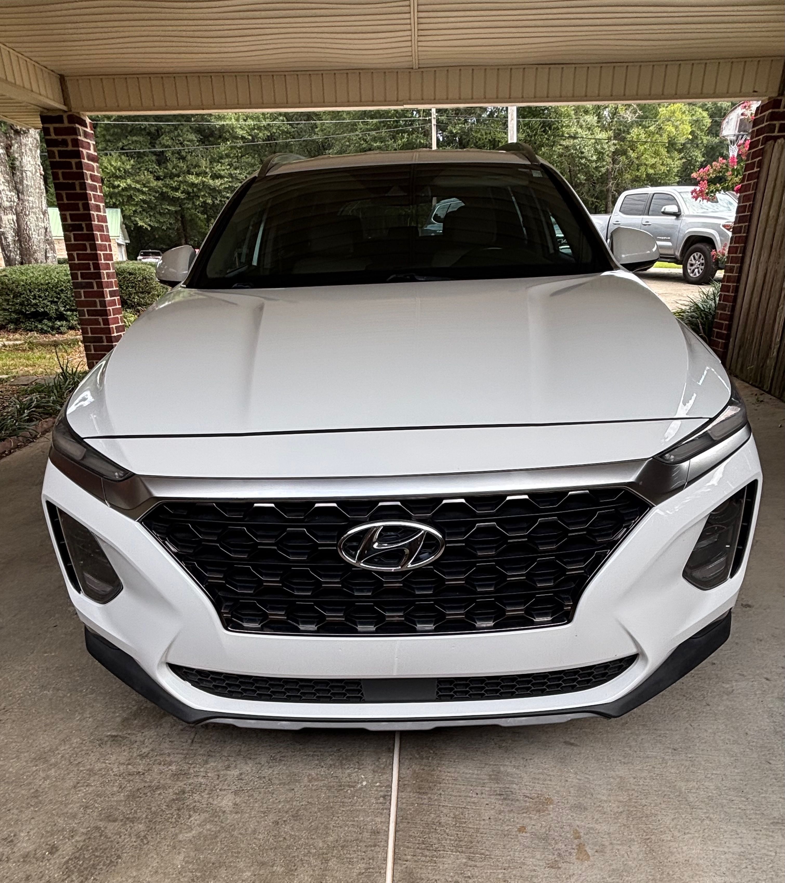 Used 2019 Hyundai Santa Fe SEL FWD image 2