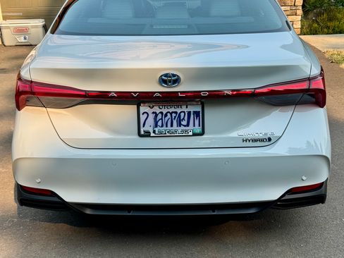 Used 2022 Toyota Avalon Limited w/ Advanced Safety Package FWD image 6