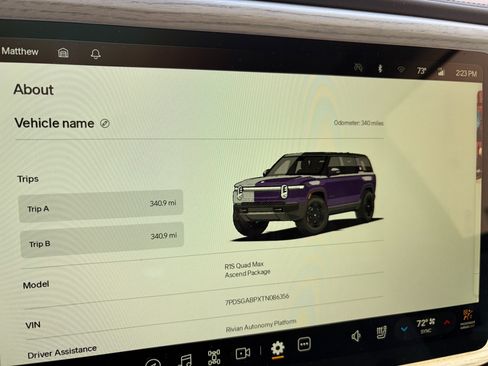 Used 2026 Rivian R1S Premium image 12