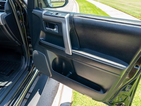 Used 2015 Toyota 4Runner Limited image 13