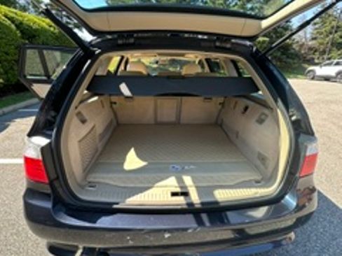Used 2010 BMW 535i xDrive Wagon AWD/4WD image 11