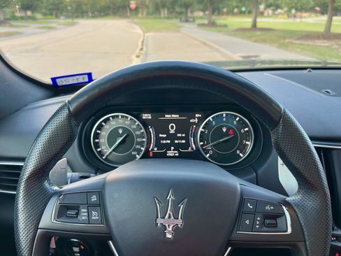 Used 2021 Maserati Levante S AWD/4WD image 11
