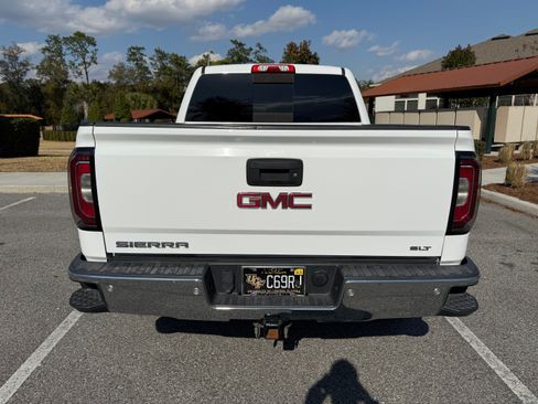 Used 2018 GMC Sierra 1500 SLT w/ Enhanced Driver Alert Package image 8