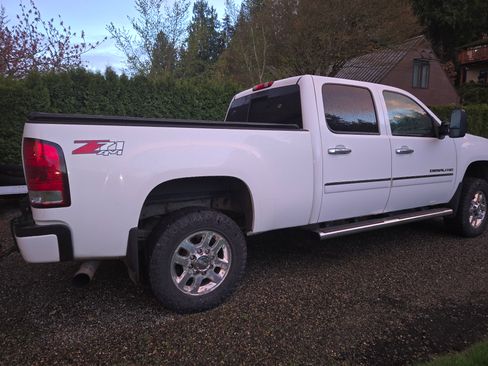 Used 2012 GMC Sierra 2500 Denali w/ Suspension Package, Off-Road image 6