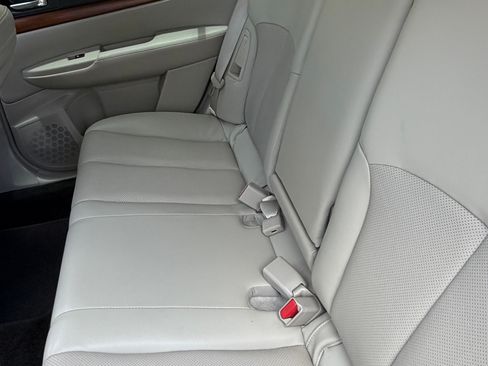 Used 2014 Subaru Outback 3.6R Limited w/ Moonroof Package AWD/4WD image 5