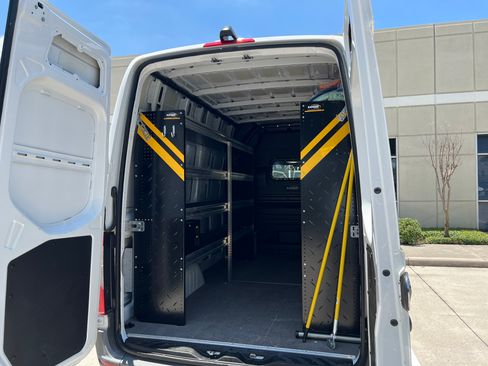 Used 2021 Mercedes-Benz Sprinter 2500 image 14