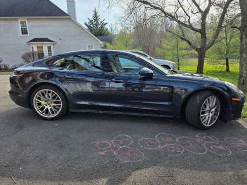 Used 2022 Porsche Panamera 4 w/ Premium Package image 10