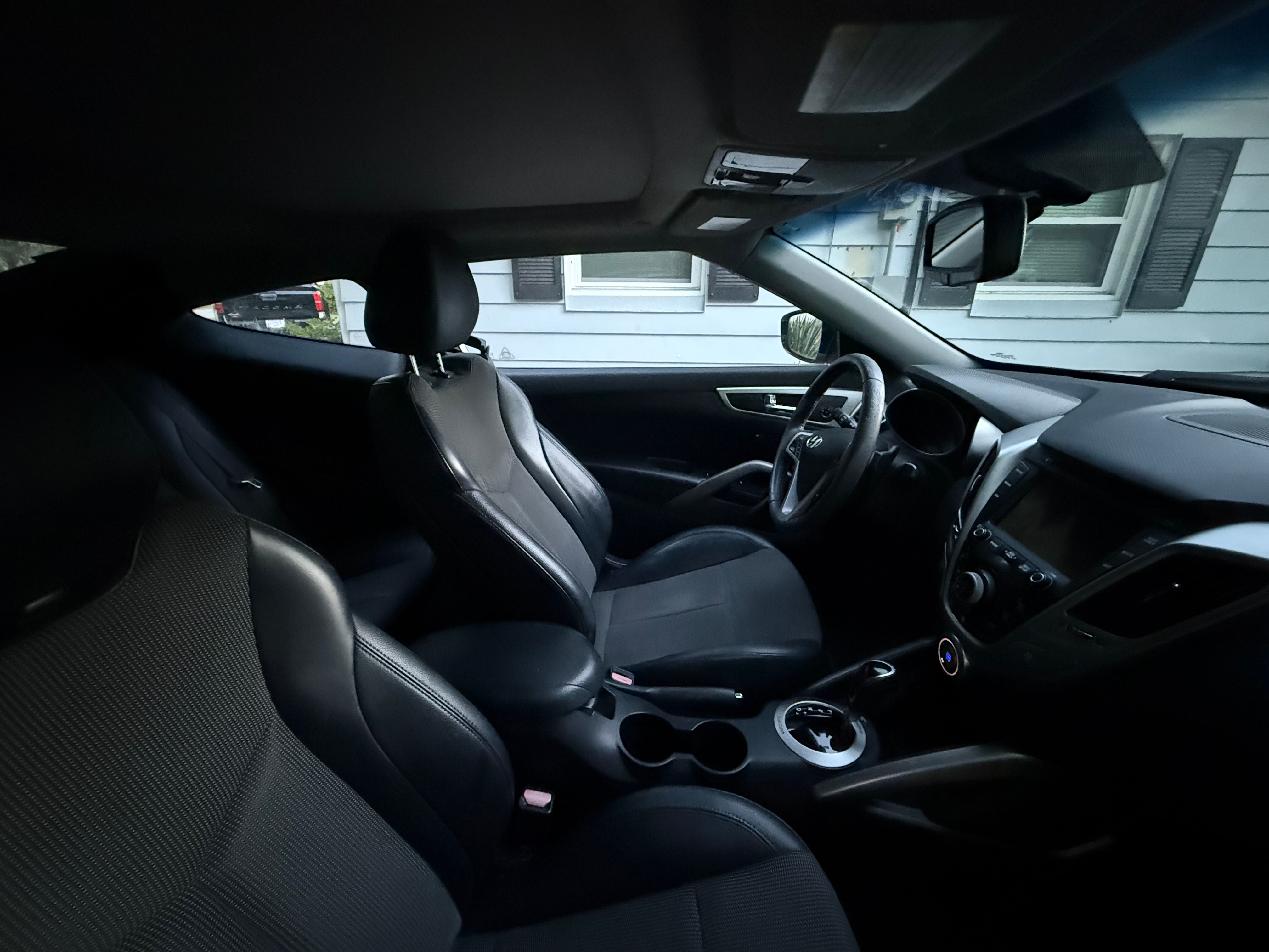 Used 2013 Hyundai Veloster w/ Style Pkg FWD image 8