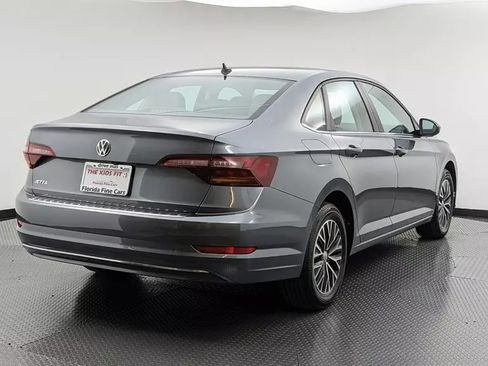 Used 2019 Volkswagen Jetta SE w/ Cold Weather Package image 2