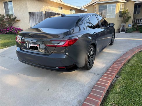 Used 2025 Toyota Camry XLE FWD image 11