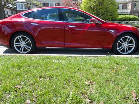 Used 2015 Tesla Model S 70D AWD/4WD image 5