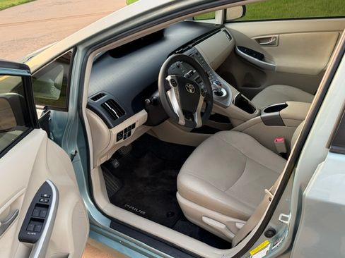 Used 2012 Toyota Prius Three w/ Solar Roof Pkg FWD image 8