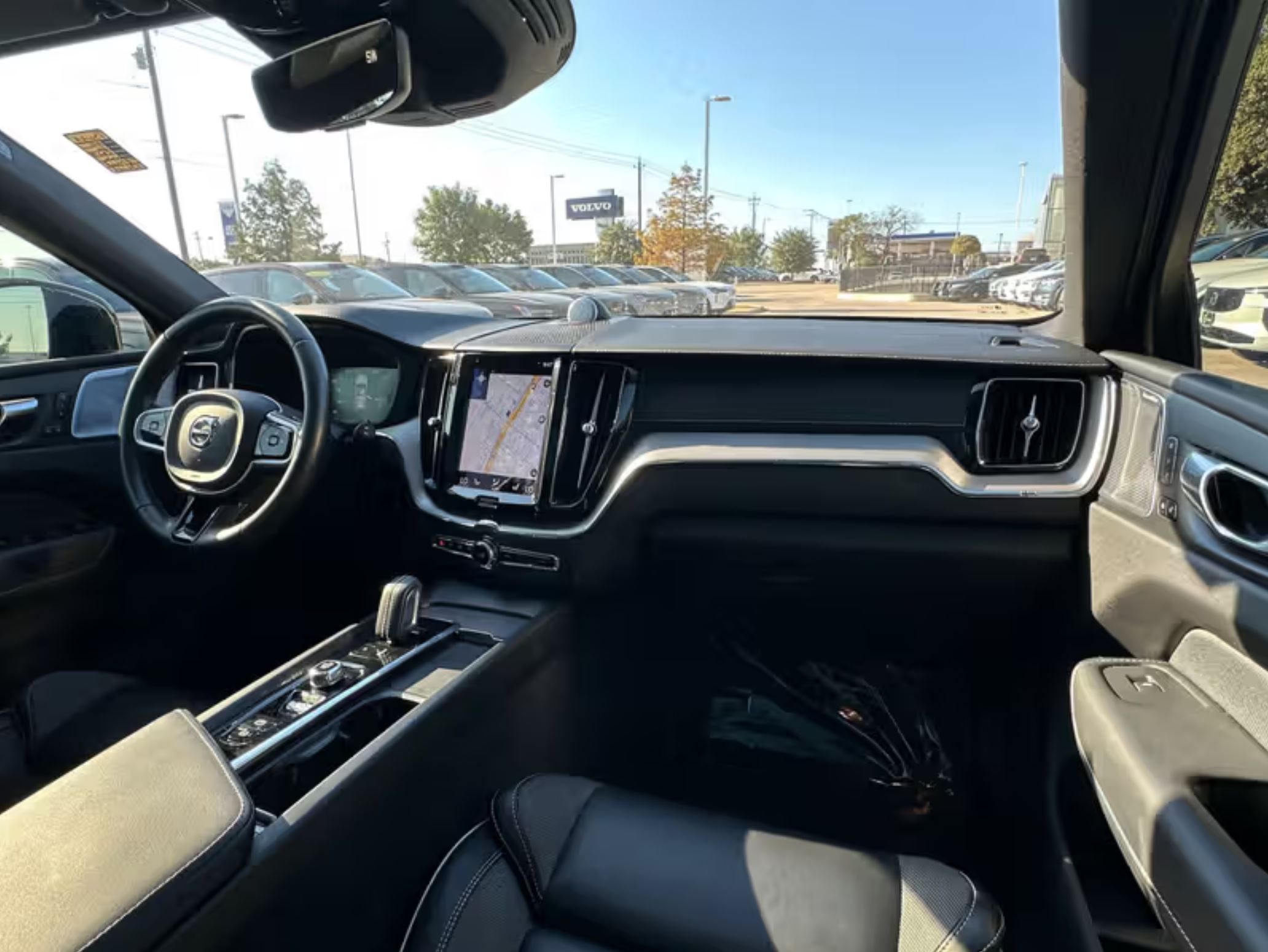 Used 2021 Volvo XC60 T8 R-Design w/ Advanced Package AWD/4WD image 12