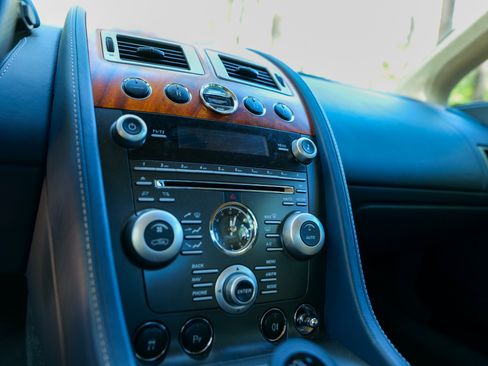 Used 2009 Aston Martin V8 Vantage Coupe RWD image 11