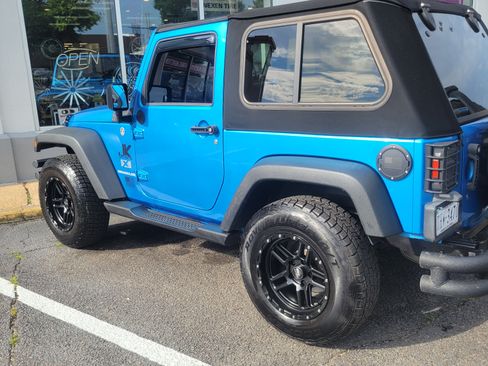Used 2009 Jeep Wrangler X w/ 32" Tire & Wheel Group AWD/4WD image 1