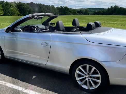 Used 2012 Volkswagen Eos Komfort FWD image 1