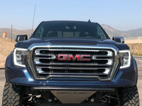 Used 2021 GMC Sierra 1500 SLT w/ SLT Premium Plus Package AWD/4WD image 17