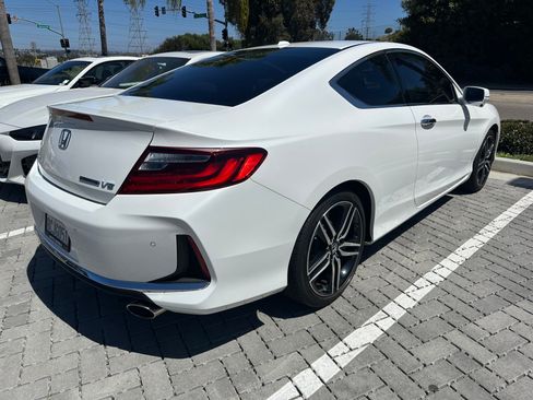 Used 2017 Honda Accord Touring image 5